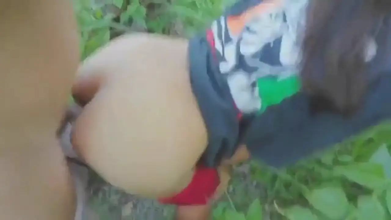 ngewe pacar di kebun