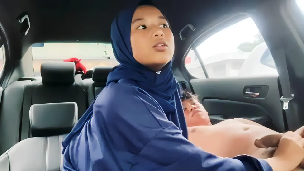 Hijab hitam manis Ngentot_Dimobil