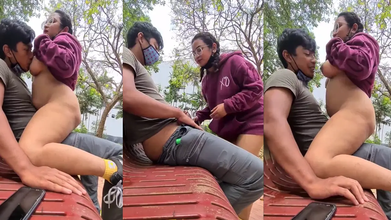 Main sama pacar di taman kampus takut diliatin panik dikit
