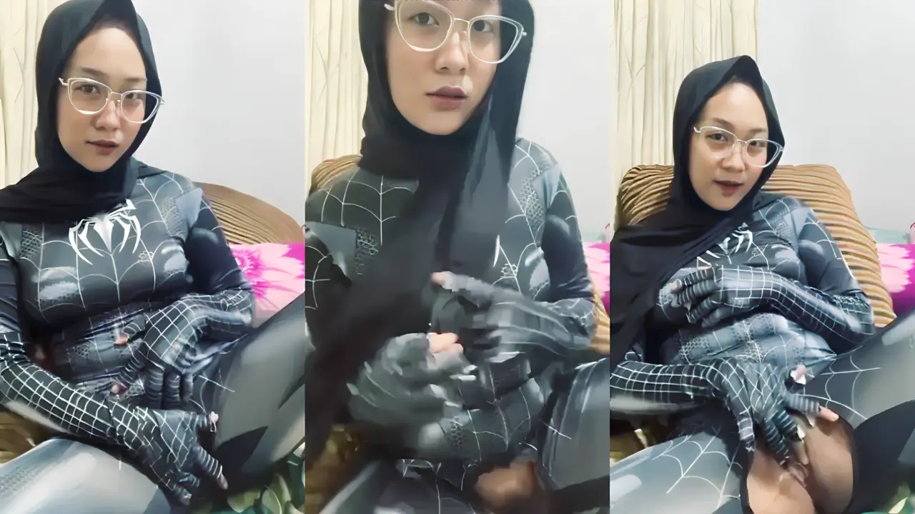 Hijab spider girl nakal