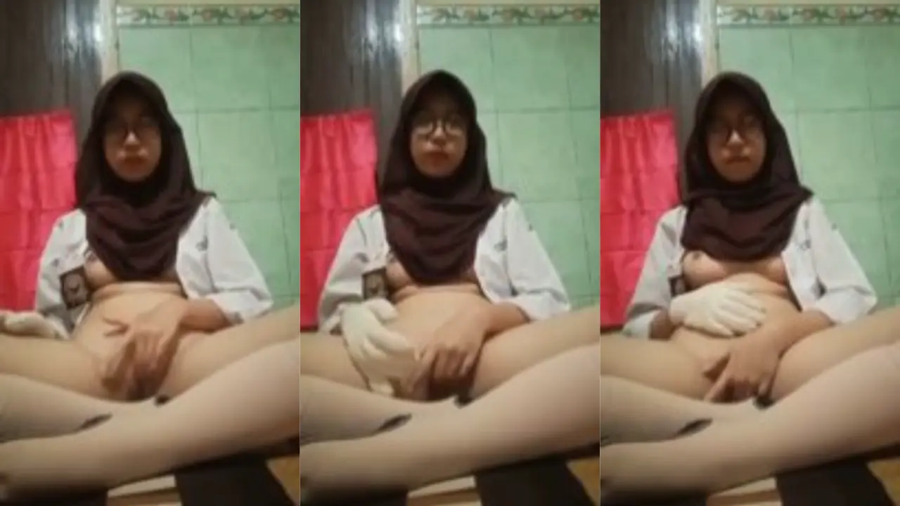 Hijab kacamata masturbasi 2 (240)