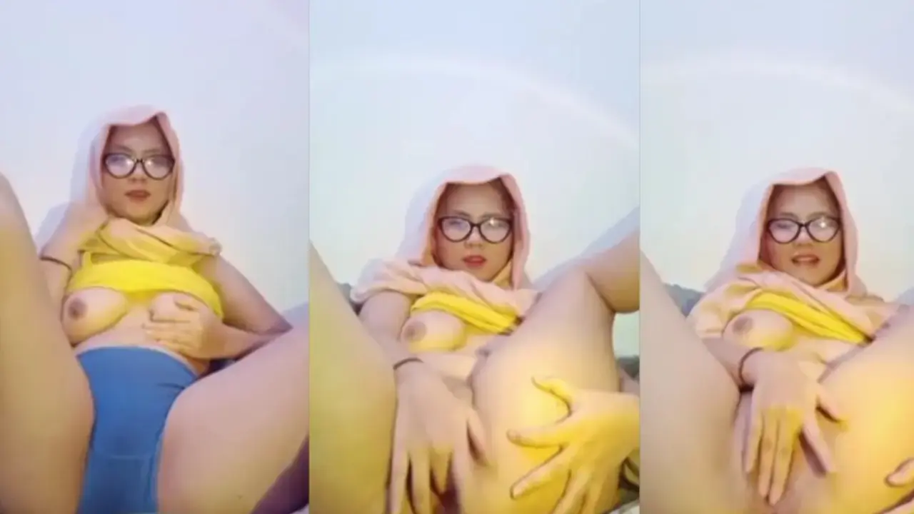 Bokep jilbab kaca mata cantik omek muncrat