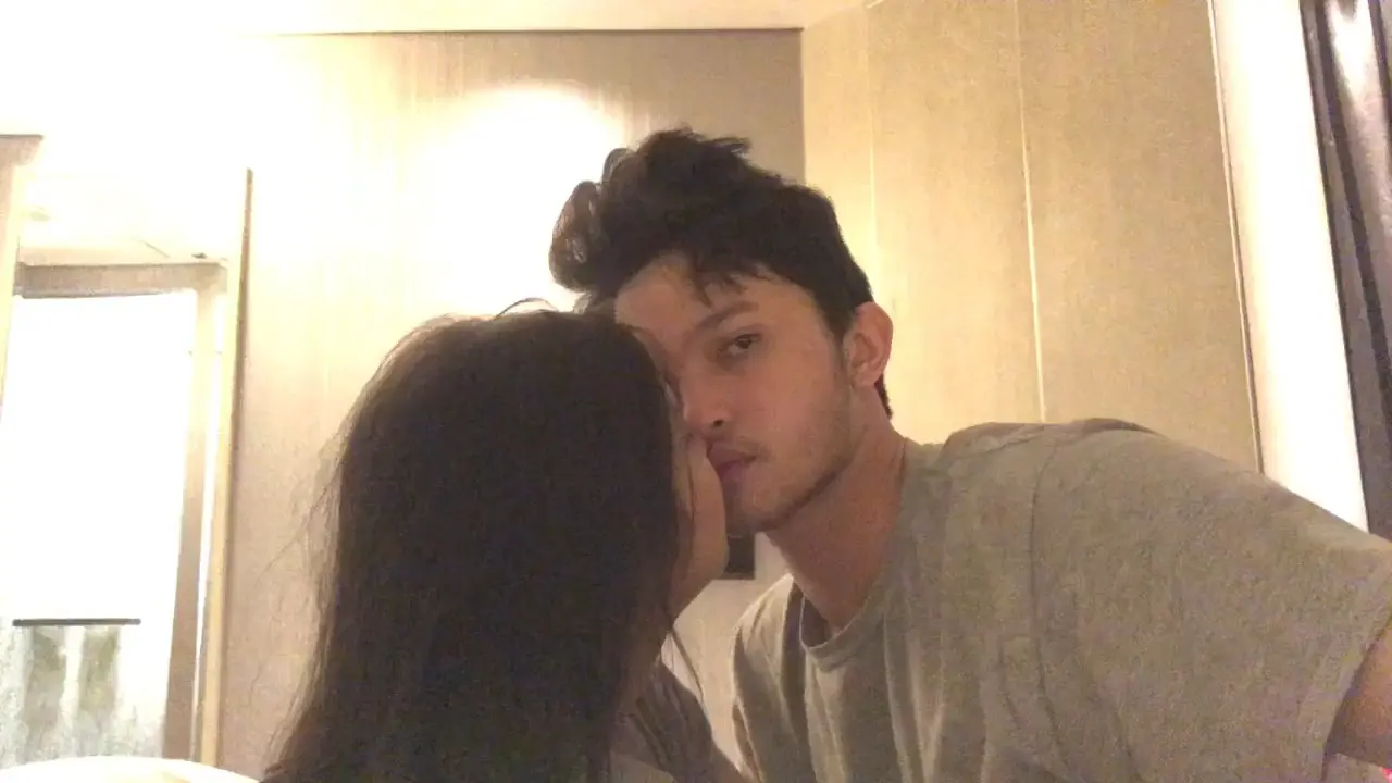 Staycation Lagi Bareng Ayang Cantik