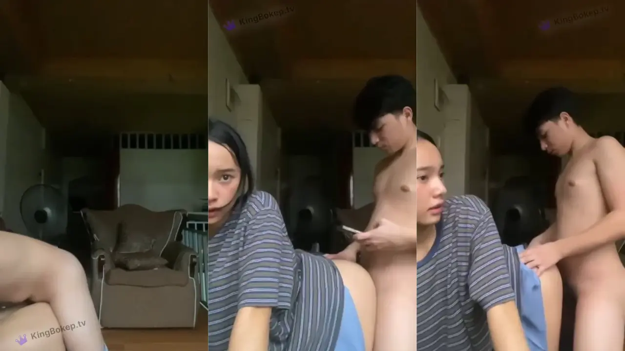 Mumpung rumah lagi sepi,,,manja bareng pacar di rumah