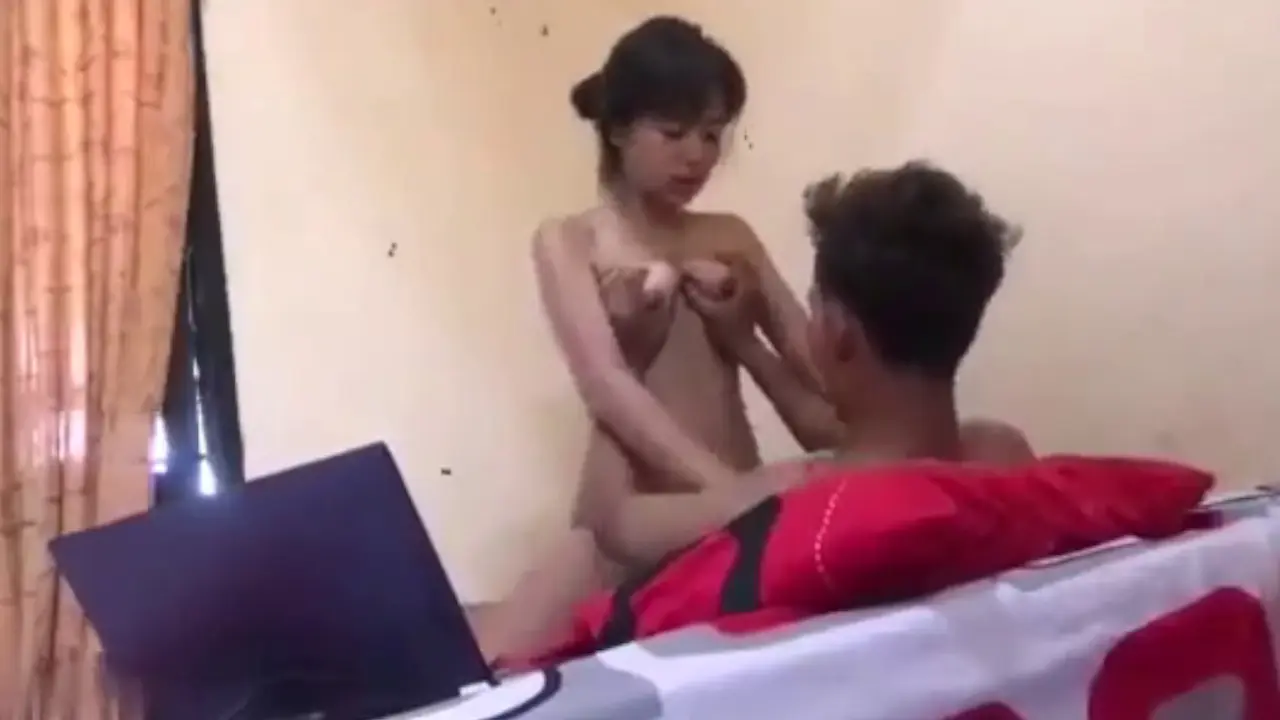 Mahasiswa Ngewe Sambil Bikin Skrip