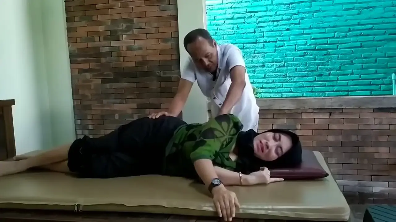 Grepek Binor Keliatan banget sange nya lanjut ketemuan di OYO