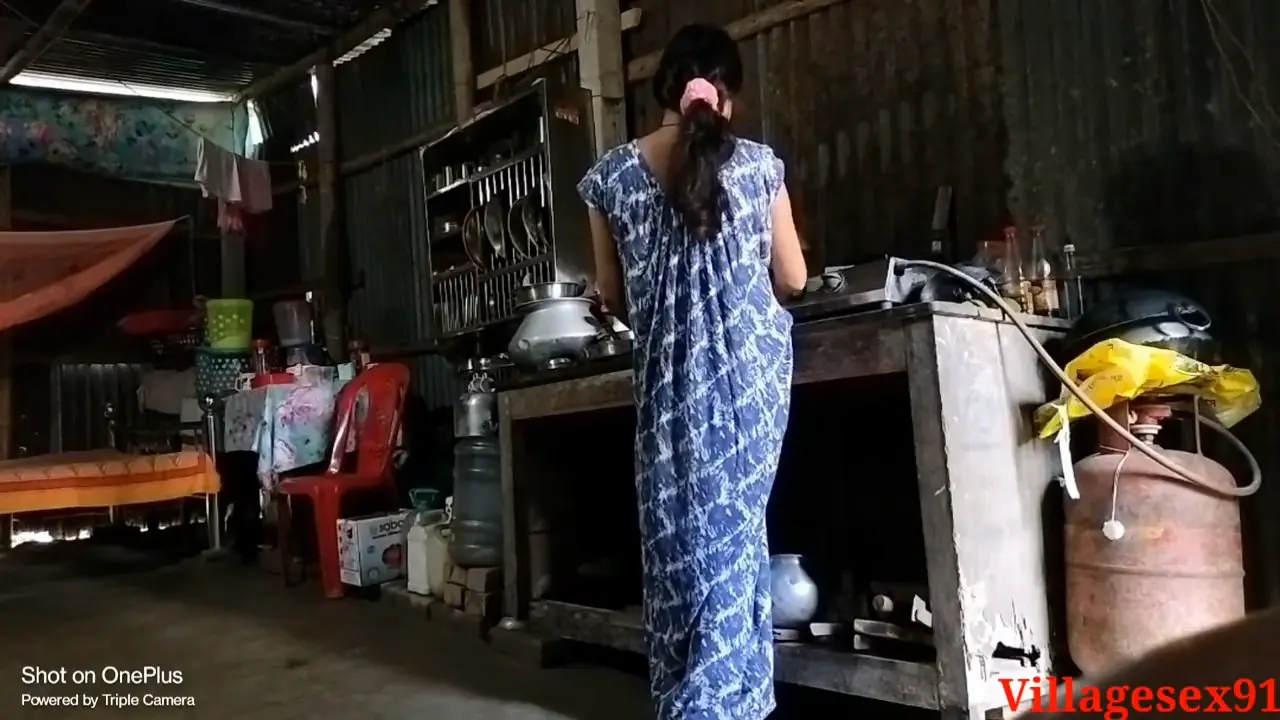 Ganggu istri sedang masak