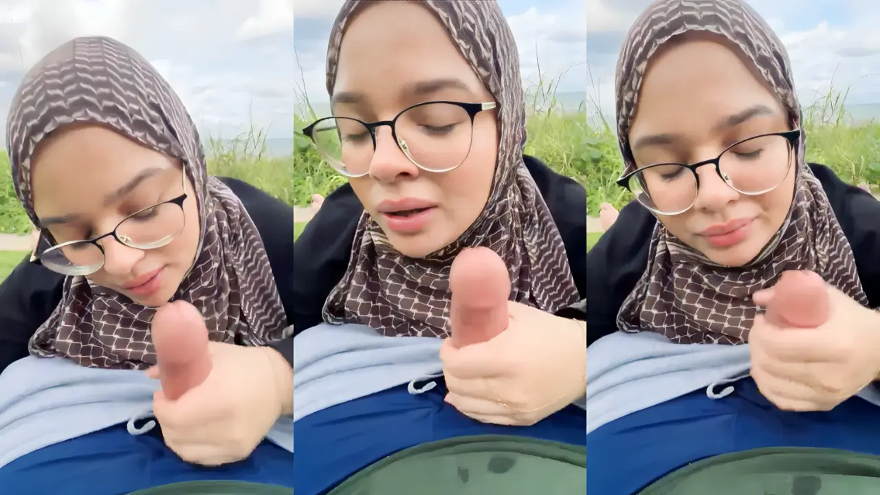 ukhty malay nyepong kontol di kebun