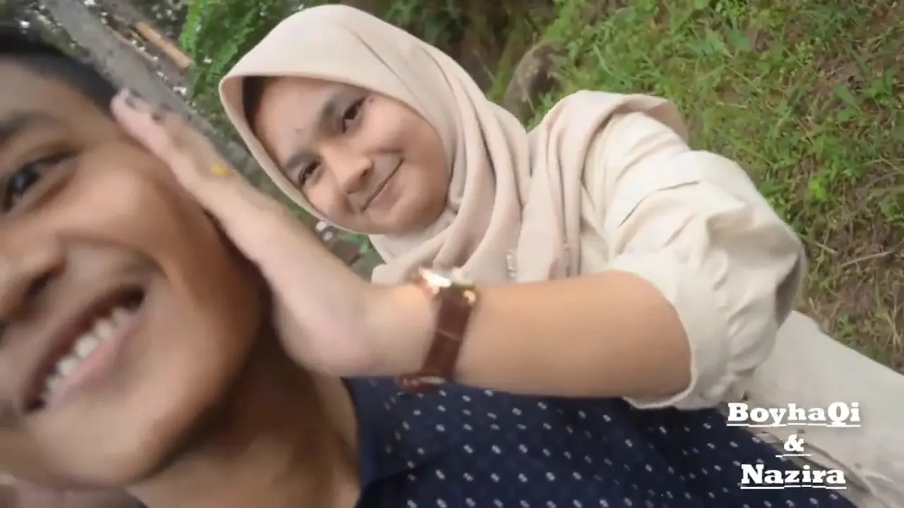 ABG jilbab mesum dihutan bareng do.i