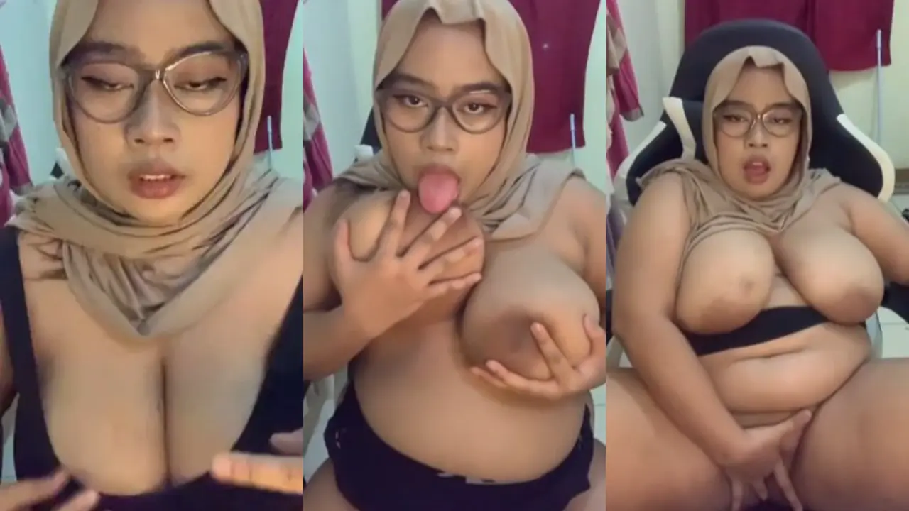 Jilbab Sange Pamer Bokong Semok Pulen Abis