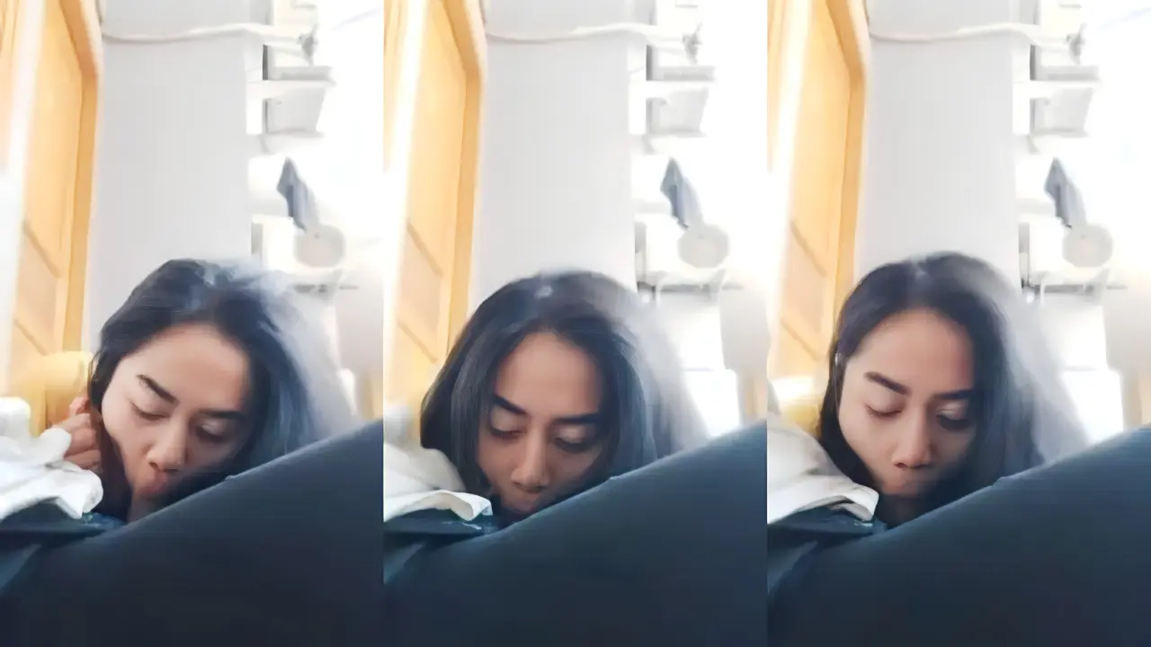 Fitri kulum kontol pacar di teras