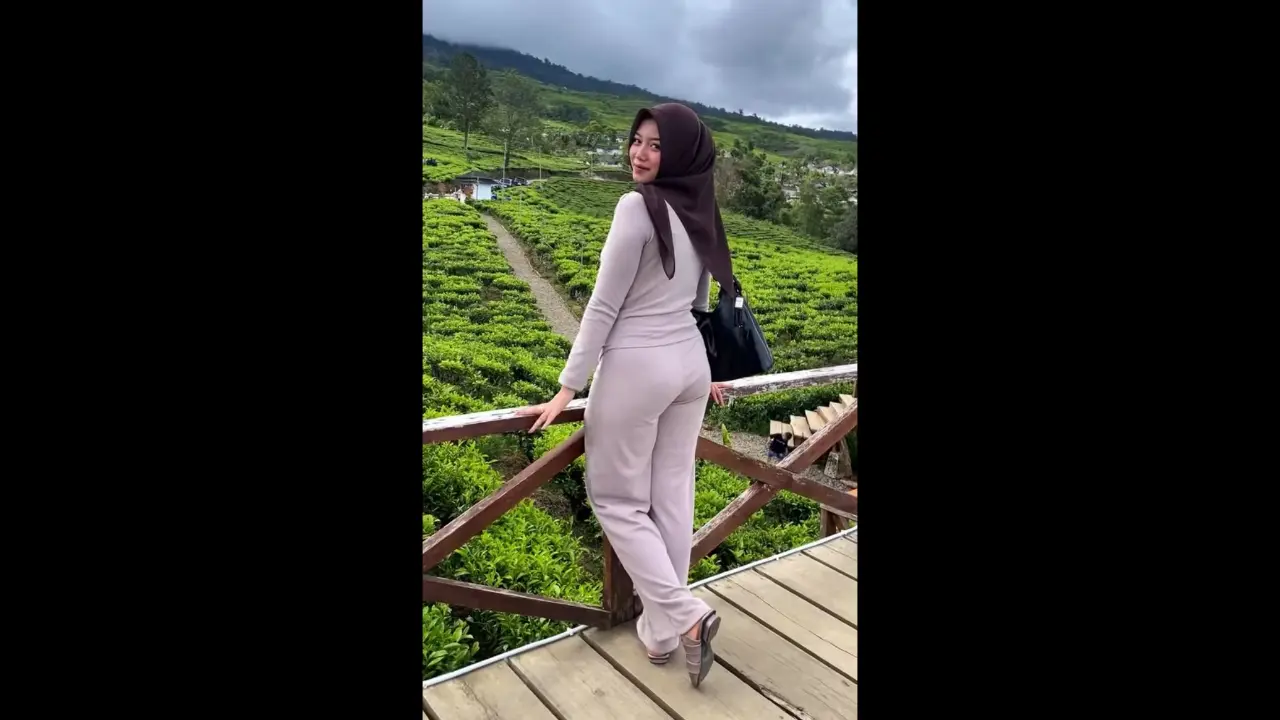 Dilayanin_Kakak_Ipar_Mukanya_Sange_Banget