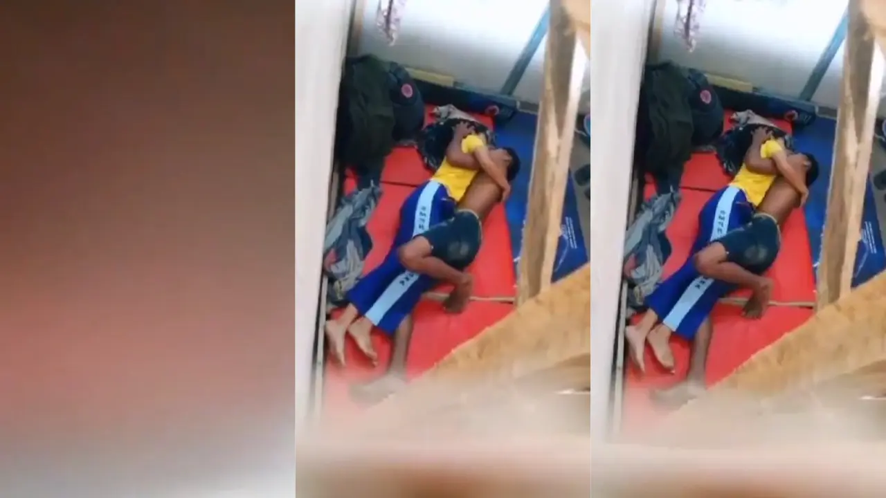 Dua abg di relam diam diam pas lagi mesum