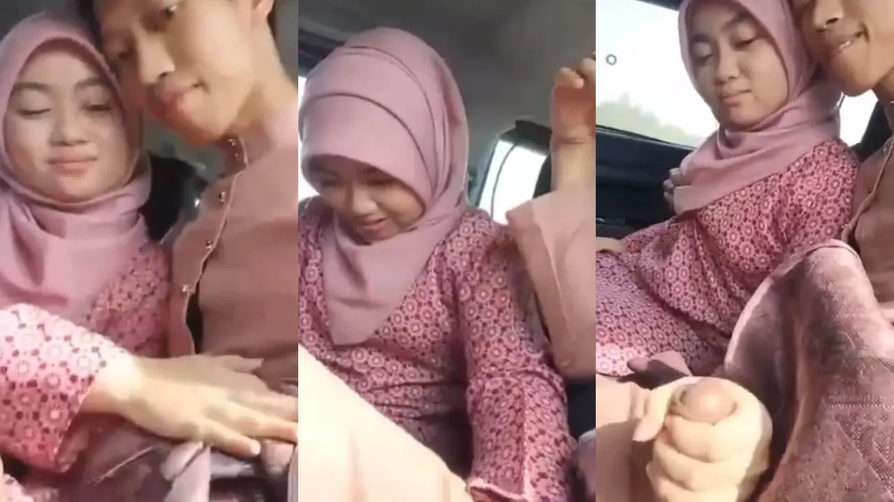 Ukhti manis main di mobil Sama Ayang