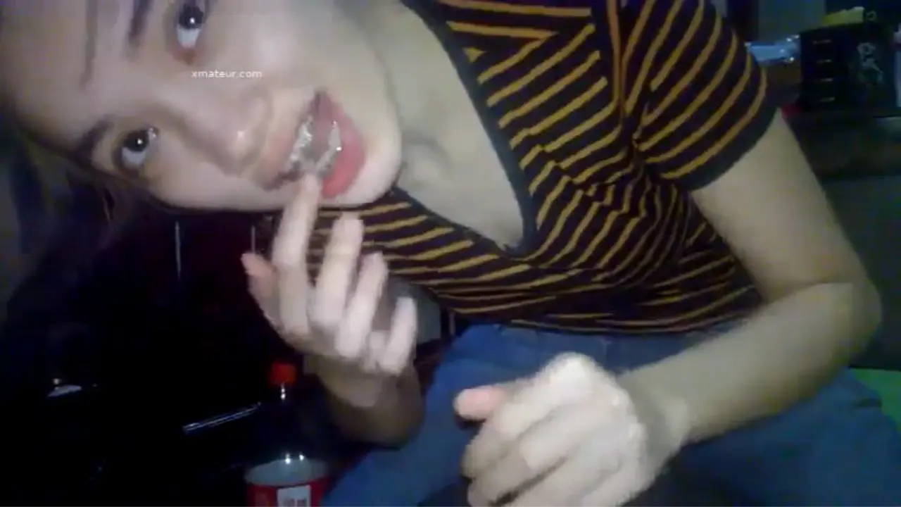 Bulu jembut nyangkut dibehel,sepongan sepupu 