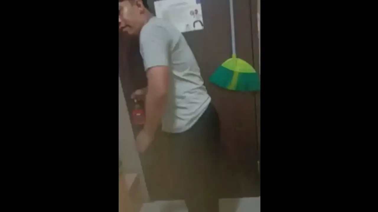 Jumpa Pemilik Kost Bikin Rahim Hangat (Koleksi Dr. Pinguin Bokep, M.S.B.)