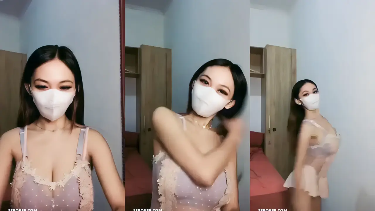 Menemanimu Dengan Seragam Malamku