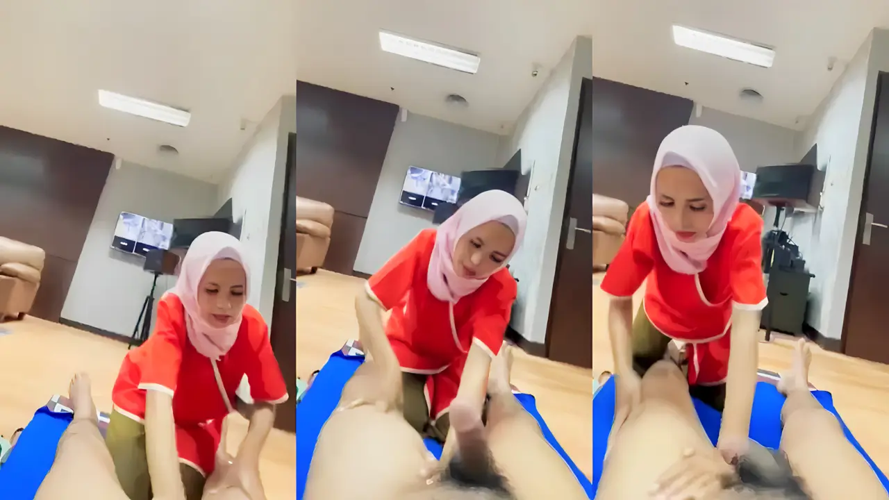 Dipijitin mama tiri ujung2 nya di ewe anak tirinya sendiri(1080)