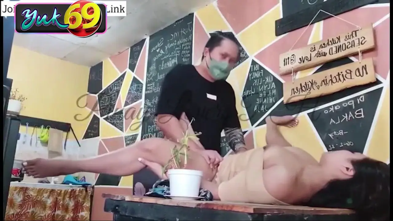 main sama penjaga warung