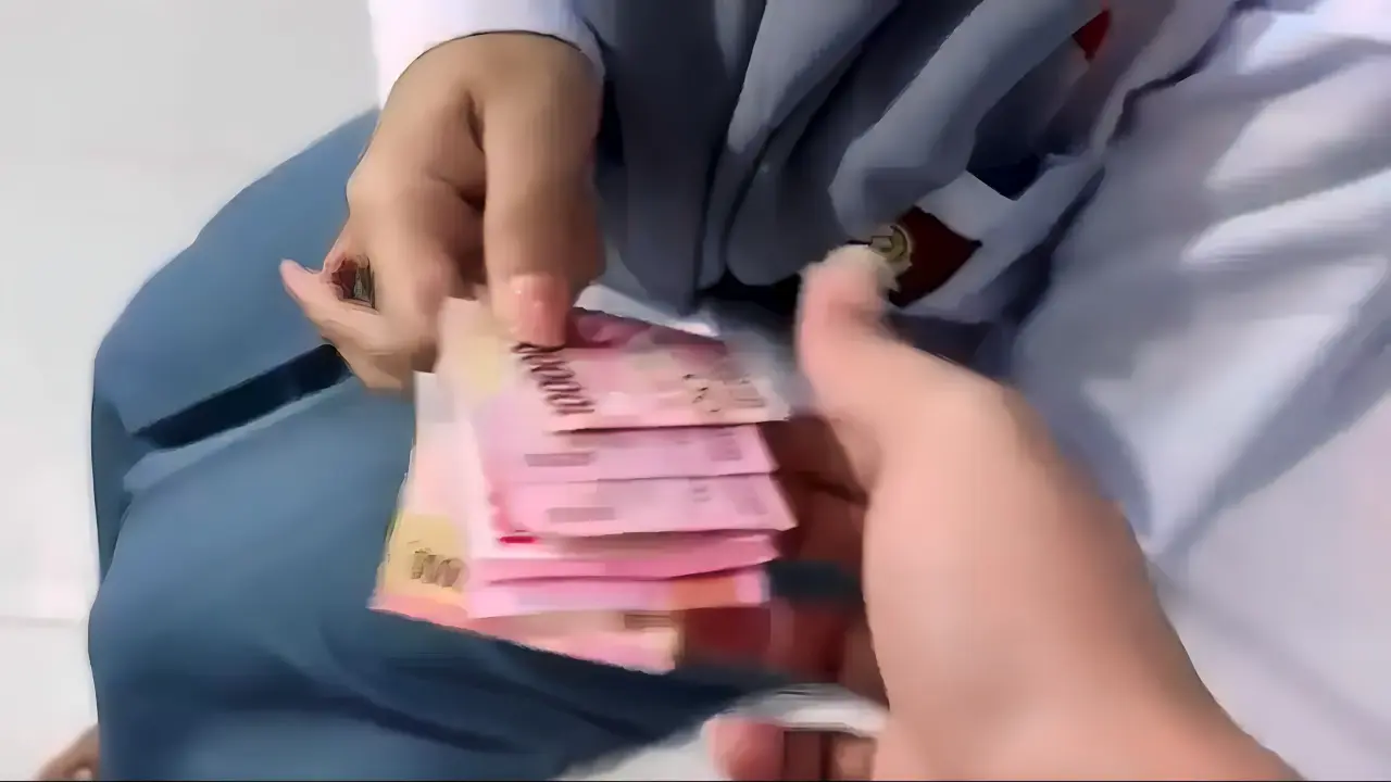 Seragam SMA Paling Panas di Kosan by Pemersatu Bangsa