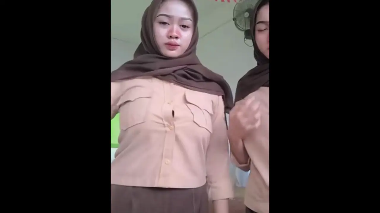 Jilbab live ngentot cari duit
