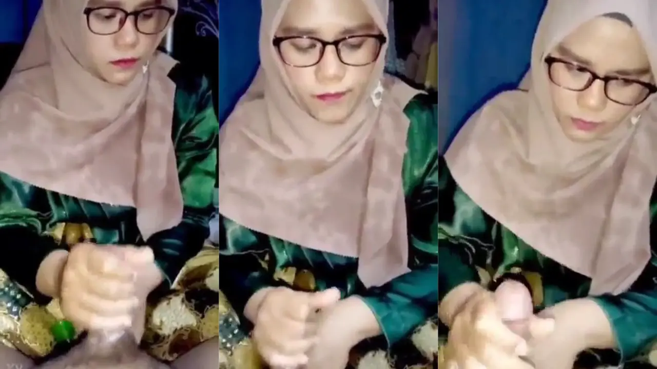 Jilbab kocok sampai crot