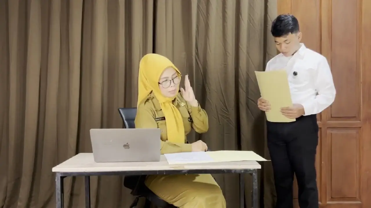 Mom Itha PNS Binal Menggoda Bawahan