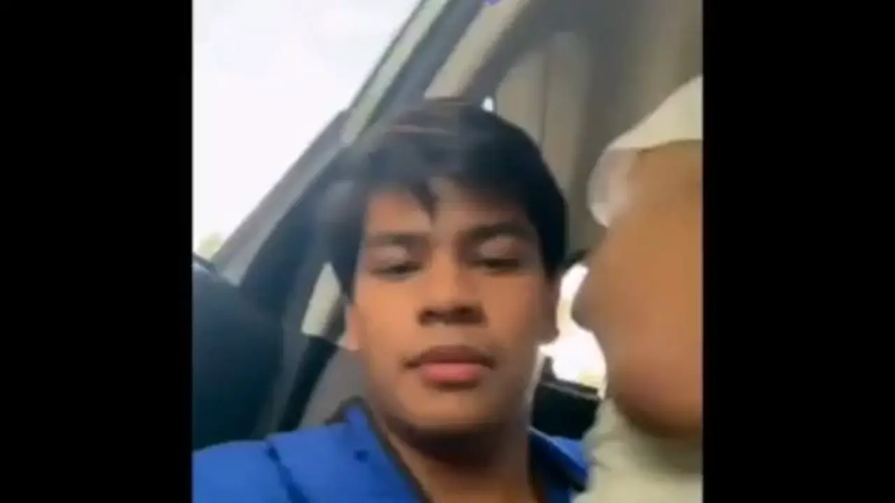 Ngewe Adrenalin Di dalem Mobil 