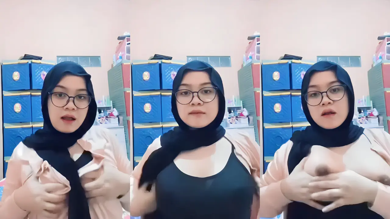 ukhty jilbab berkacamata pamer