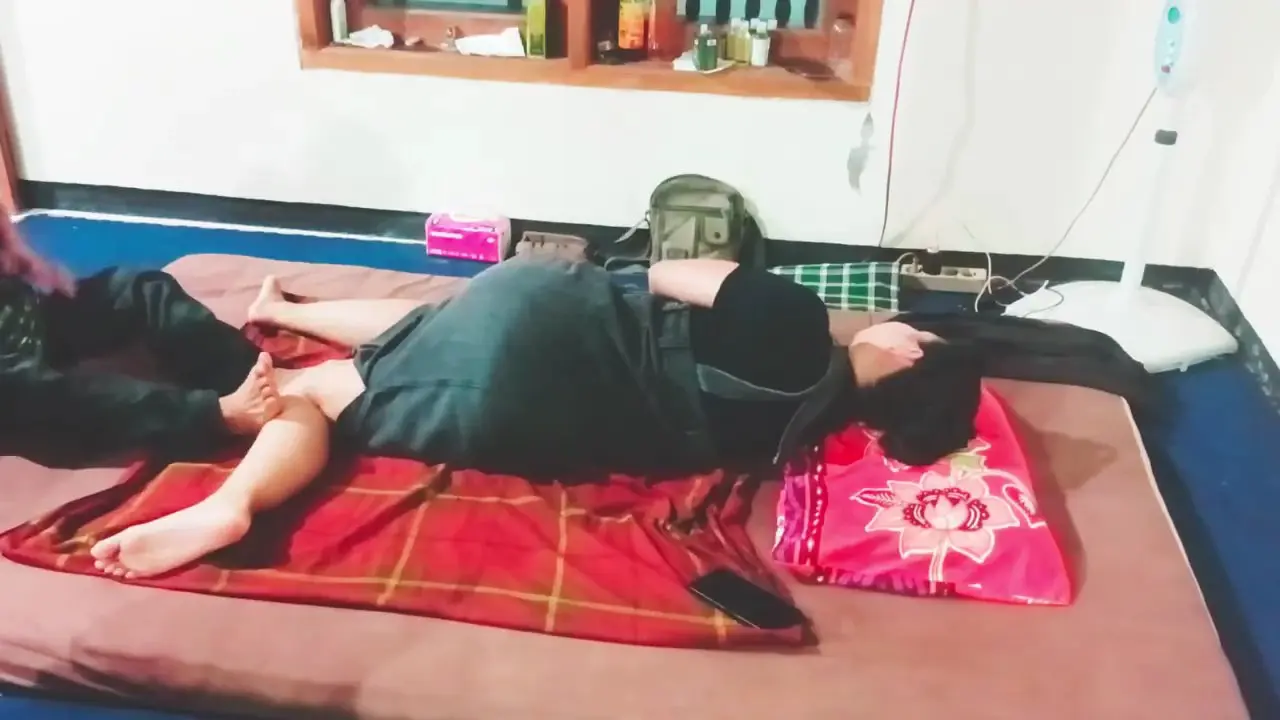 Berawal dari pijitan ayah mertua saya putuskan buat selingkuh