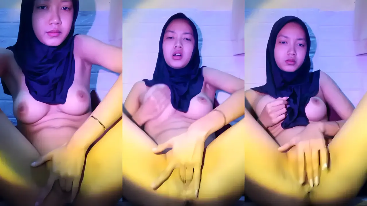 Bokep Indo Cewek Jilbab Sange Colmek Memek Mulusnya
