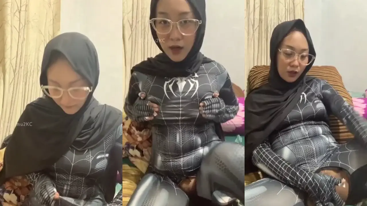 ukhti jilbab kaca mata cosplay spiderman comek memek tembem