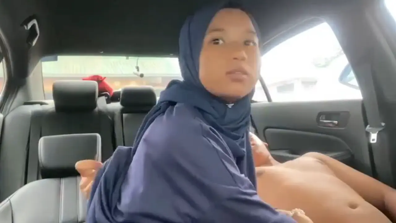 Dua mahasiswa ini kebelet ngewe di parkiran