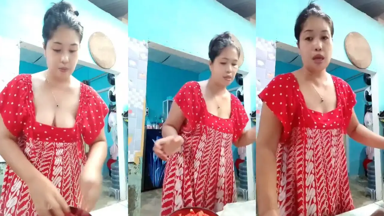 tante masak di dapur sambil ngeluarin tete