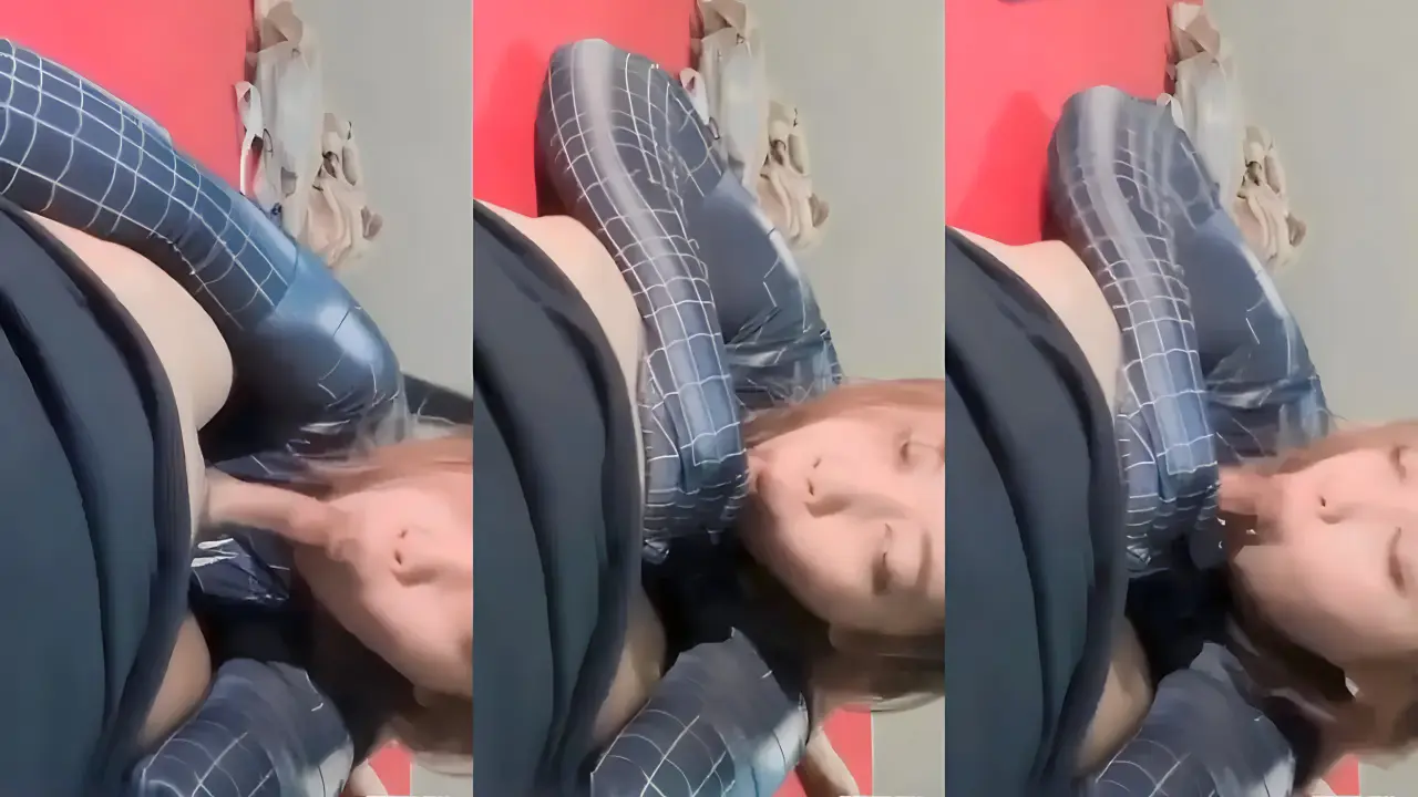 Ayang_Cantik_Kostum_Spider_Nyepong_Ada_Percakapan