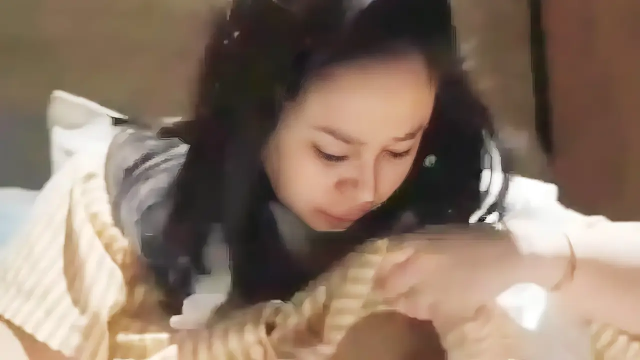 artis indo denise nyusuin bayi